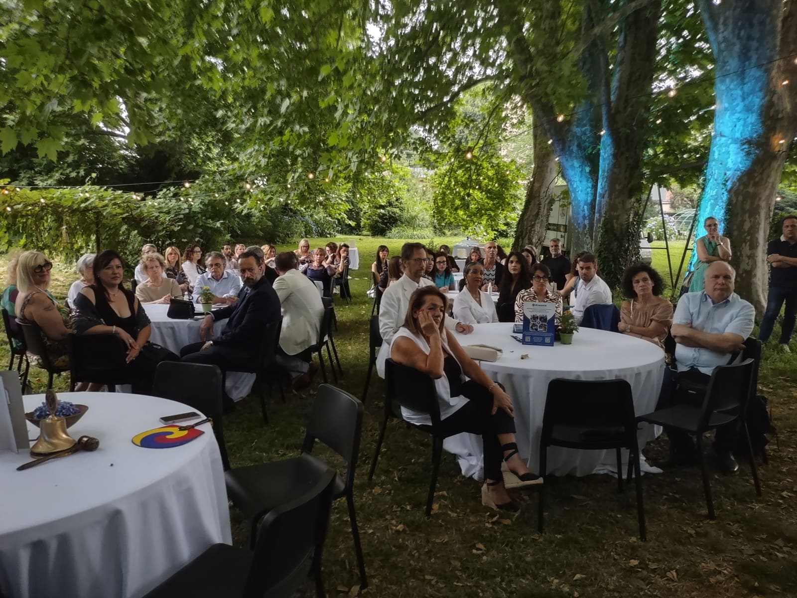 resiz_luci e tavoli (1)