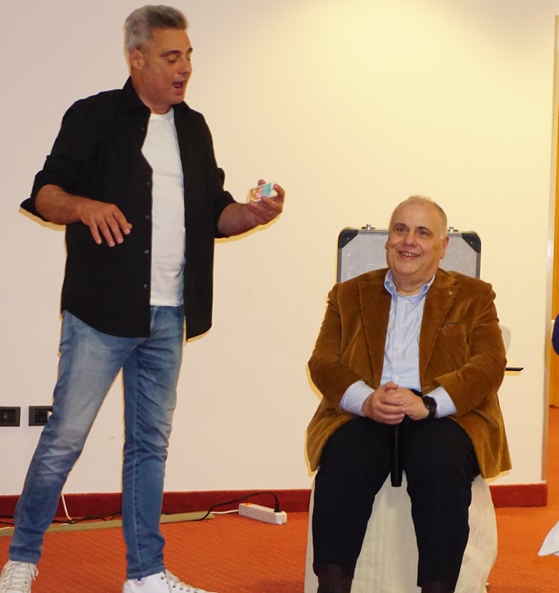 Max Contati durante la serata Kiwanis Gallarate a sostegno UNICEF